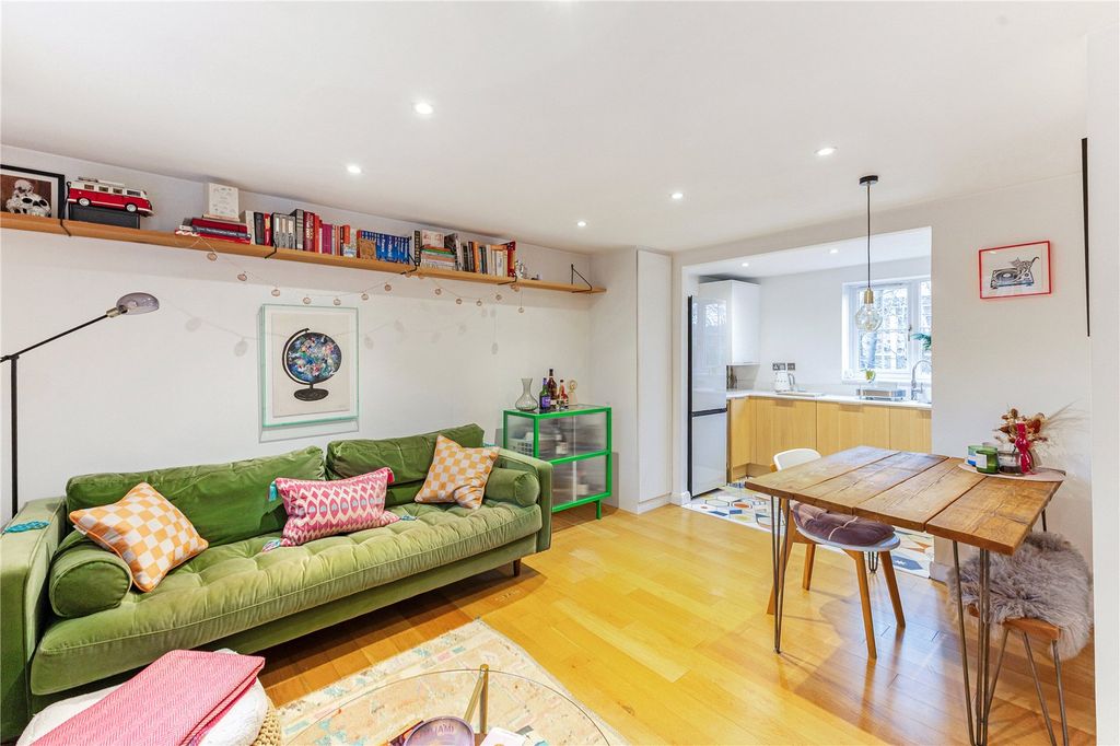 Property photo 3 of 13 Reception