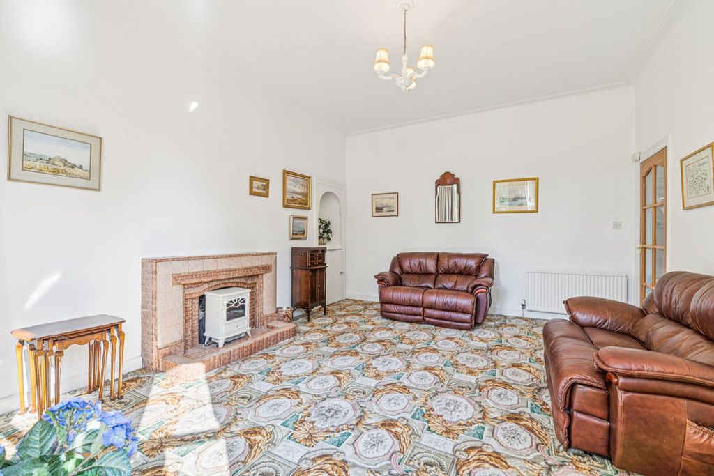 Property photo 3 of 25