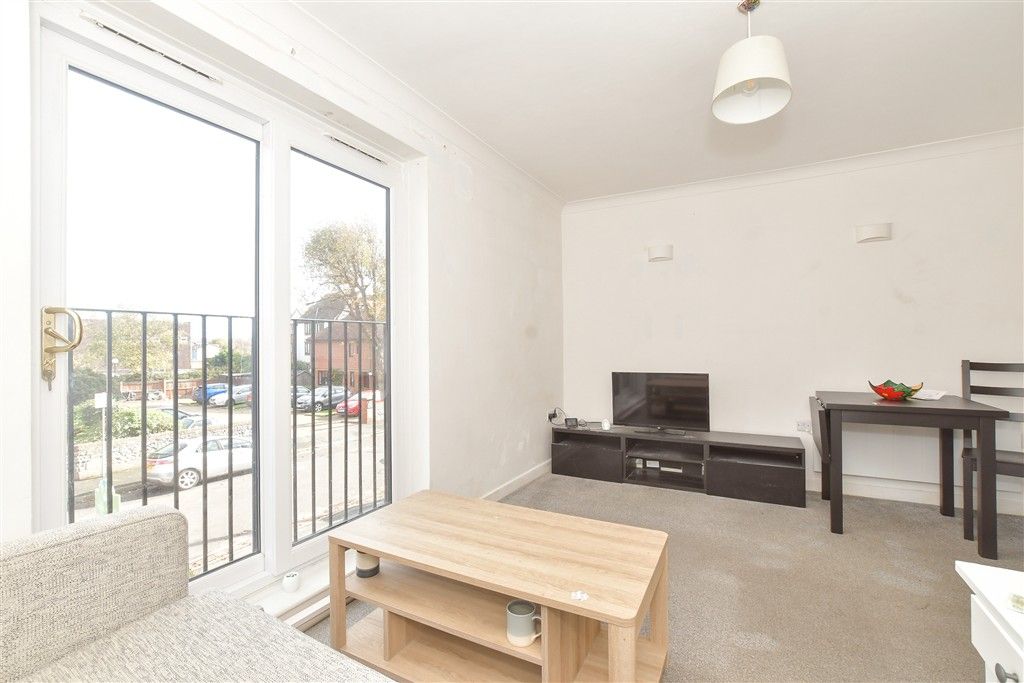 Property photo 1 of 4 Lounge