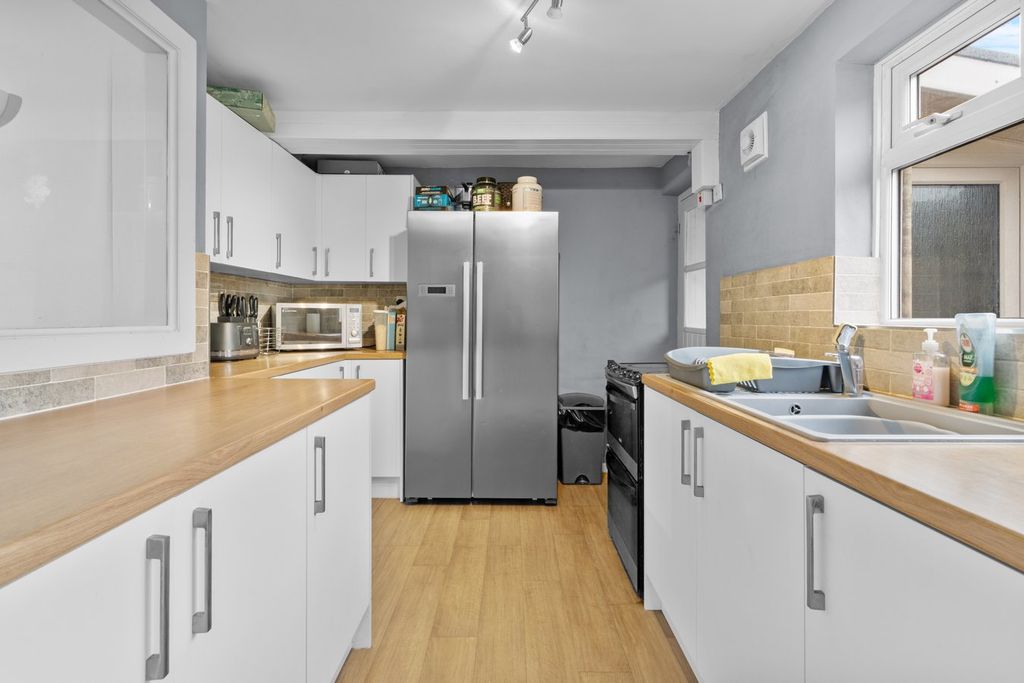 Property photo 3 of 24