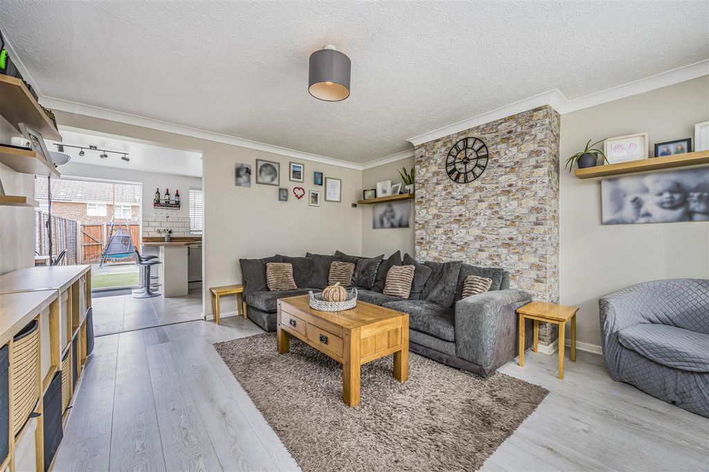 Property photo 3 of 16 96 Farmlea Road, Portsmouth-Porticomarketing-Soldb