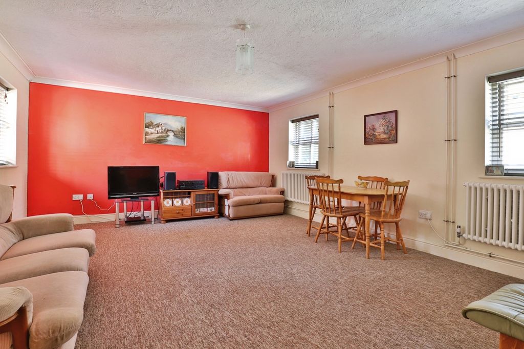 Property photo 3 of 17 Photo