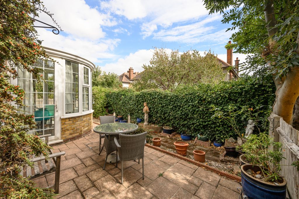 Property photo 3 of 21 Picture No. 17