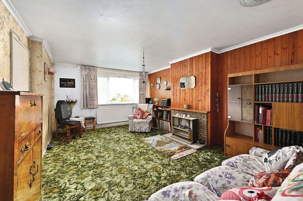 Property photo 2 of 10 140 Kingsway (6)