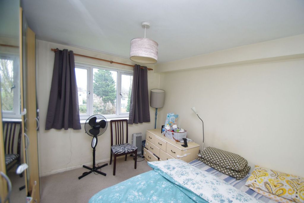 Property photo 3 of 5