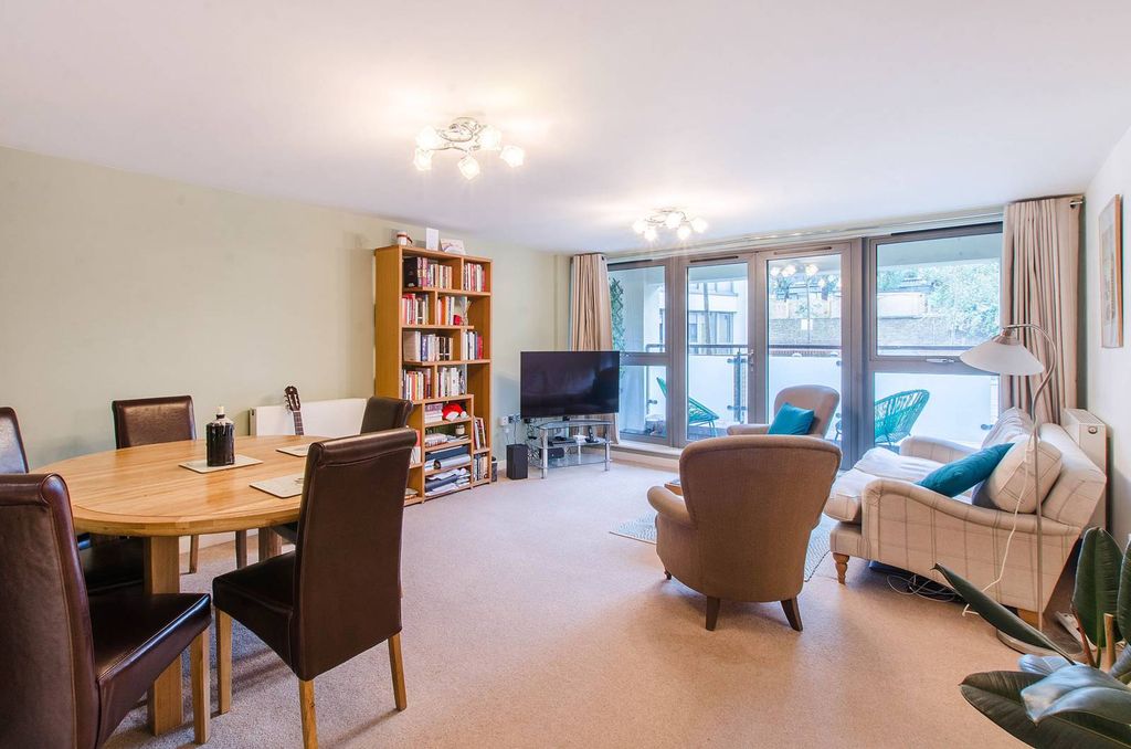 Property photo 2 of 11