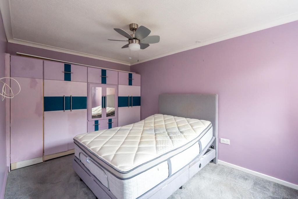 Property photo 3 of 14 Bedroom 1 - Image 1.Jpg