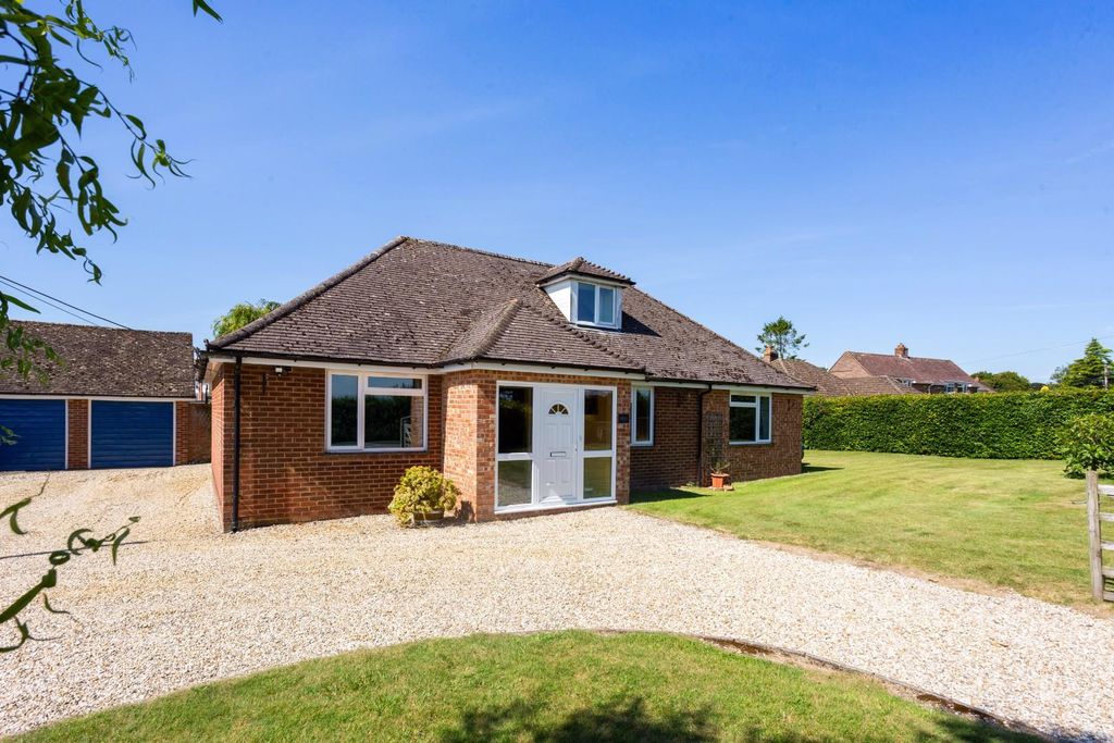 Property photo 1 of 20 74977_Hurstlea Salisbury Lane Middle Wallop (2).Jp