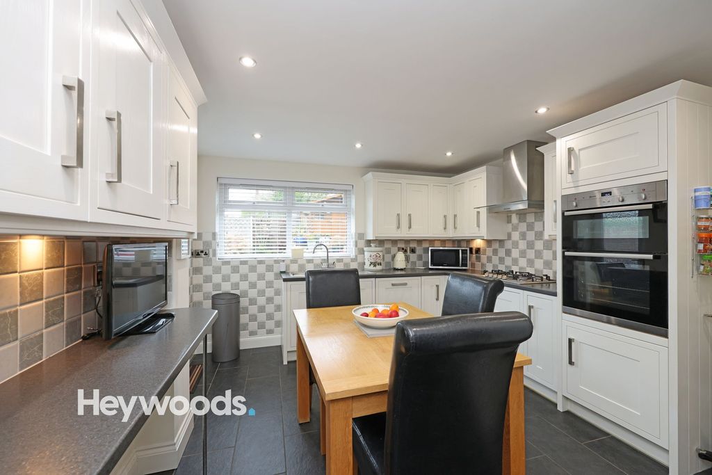 Property photo 2 of 40