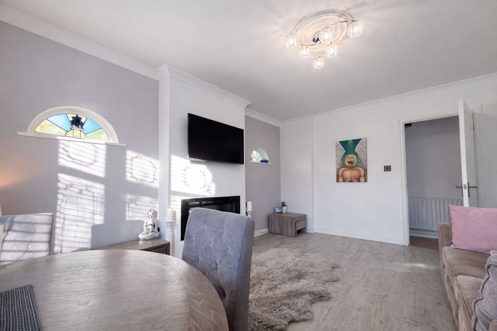 Property photo 3 of 14 Lounge