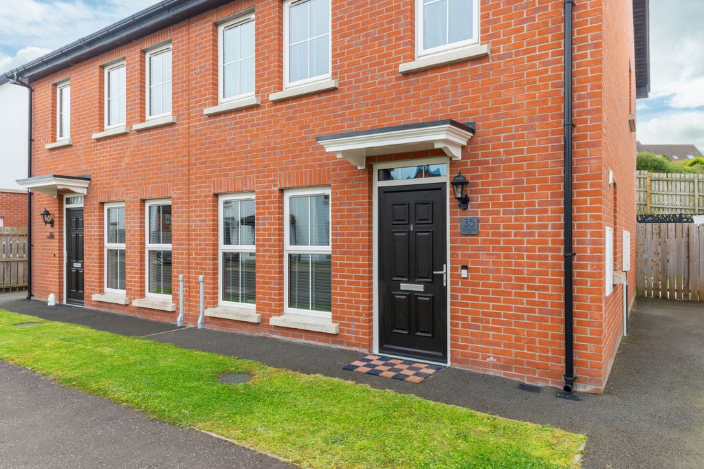 Property photo 2 of 39 005