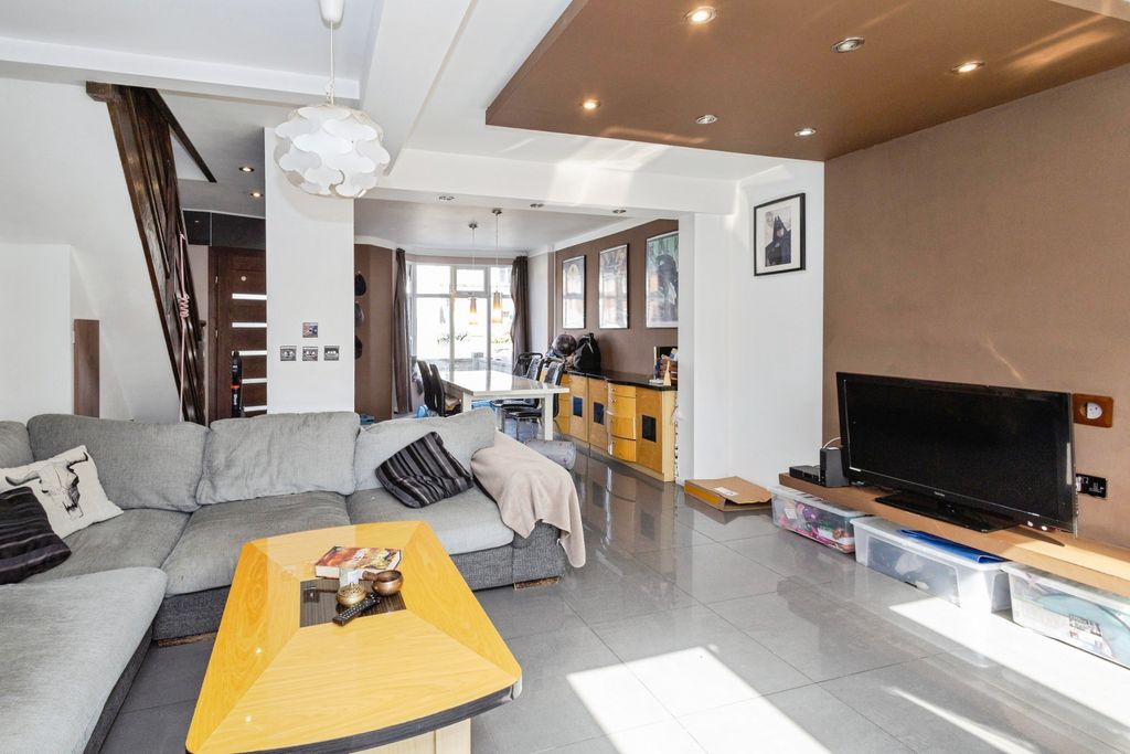 Property photo 2 of 15 Open Plan Living