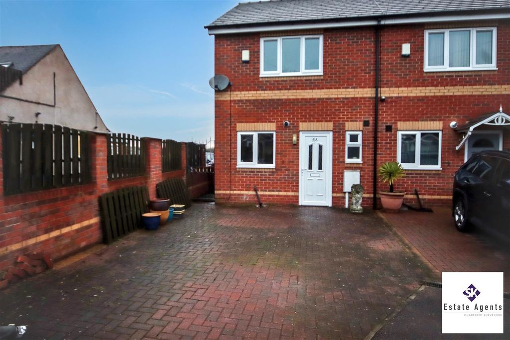 Property photo 1 of 13 Outside