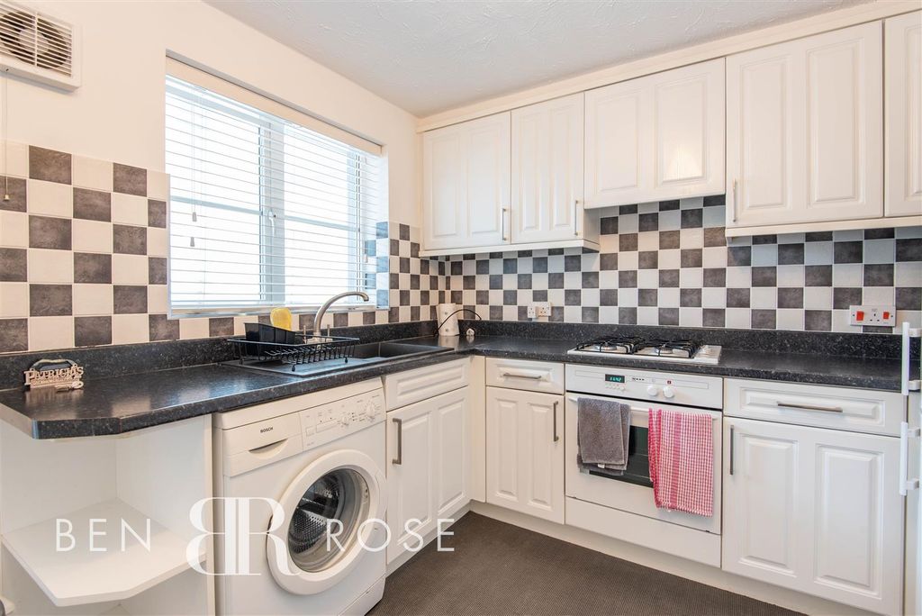 Property photo 2 of 19 Kitchen