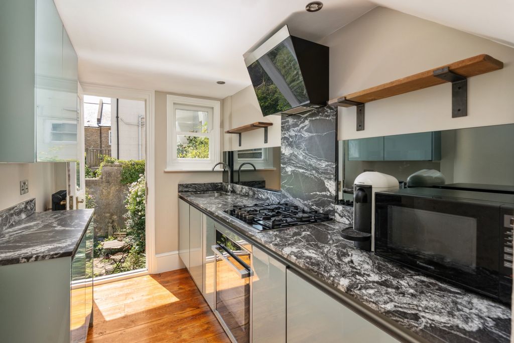 Property photo 3 of 13 3712193