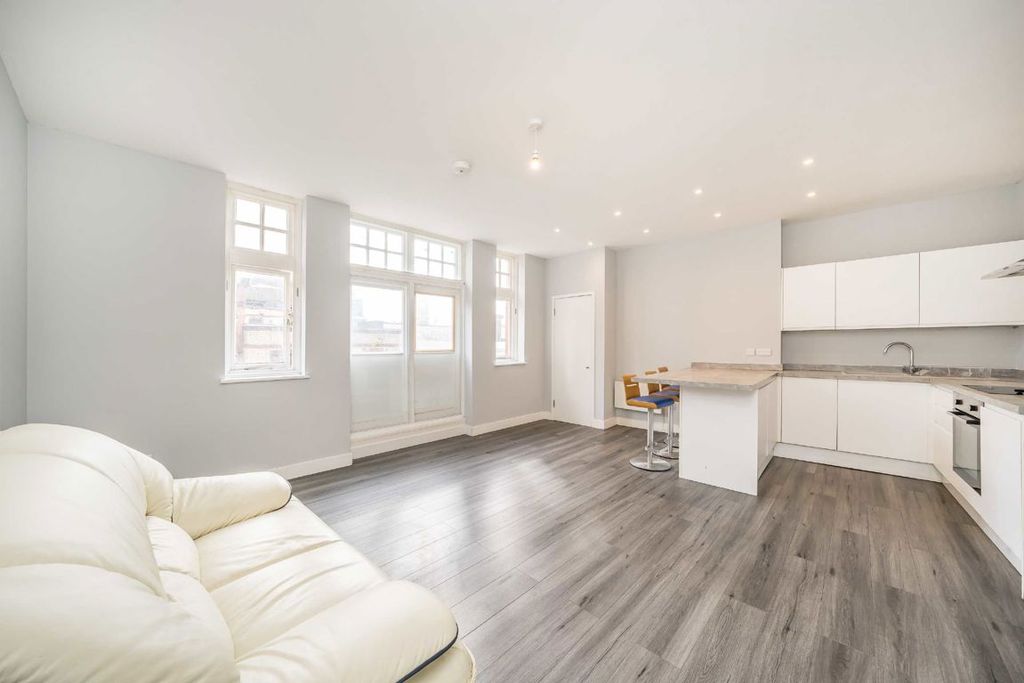 Property photo 3 of 6