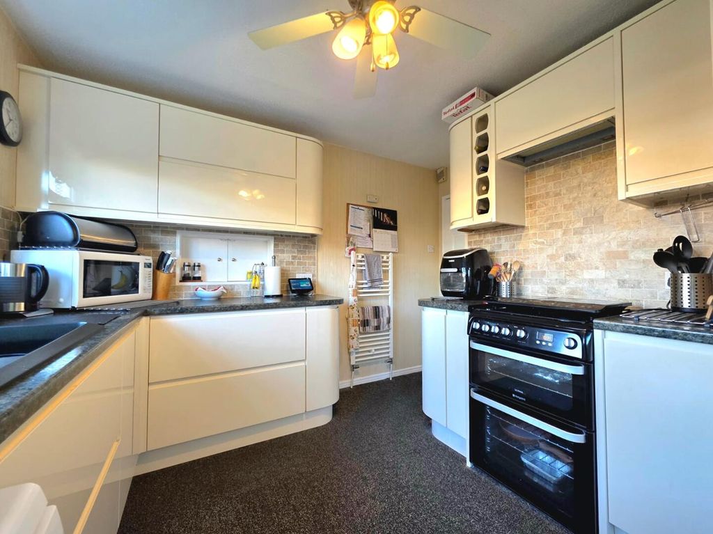 Property photo 2 of 23 Kitchen