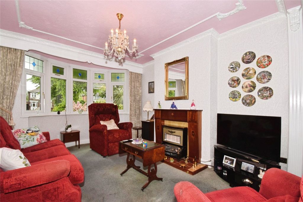 Property photo 2 of 20 Lounge