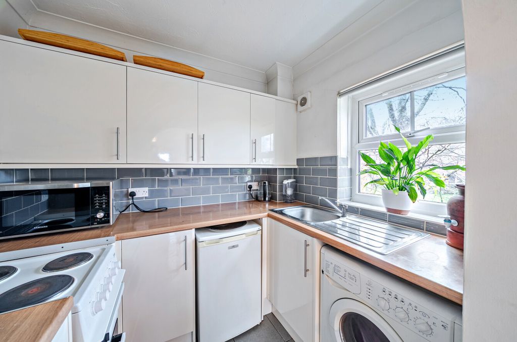 Property photo 3 of 12 1385669-6-692d787...