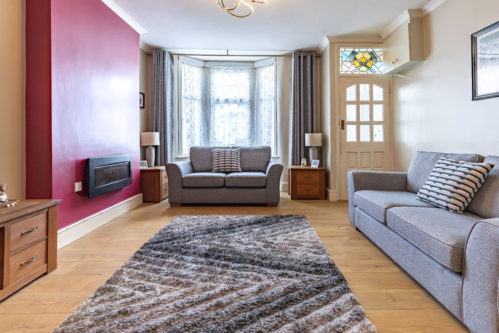 Property photo 3 of 13 4130682