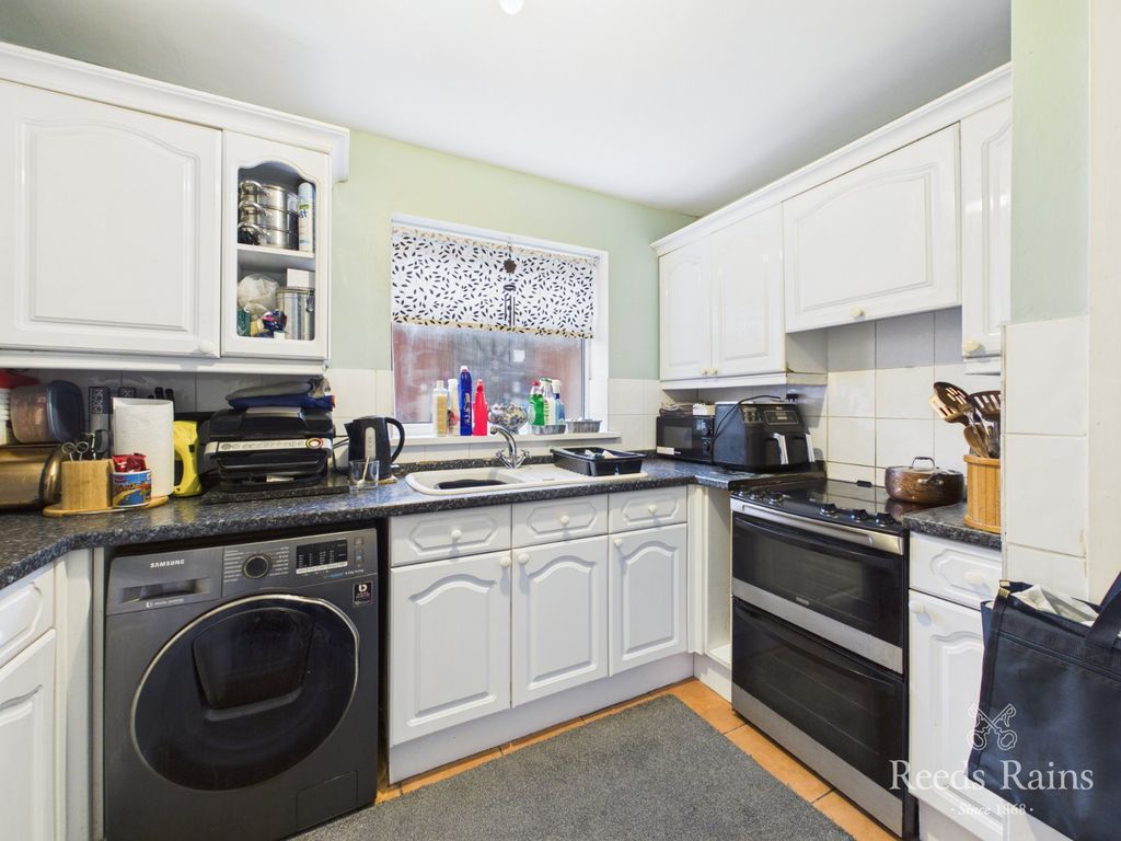 Property photo 2 of 12 Kitchen