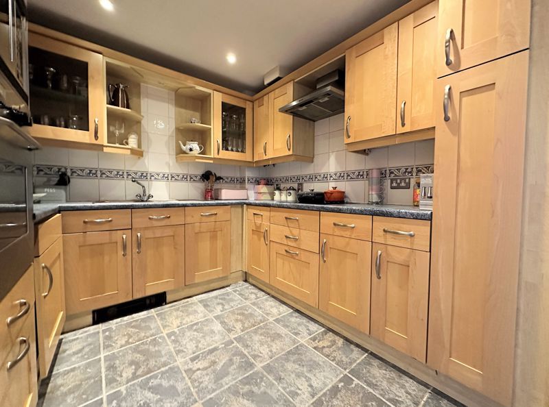 Property photo 3 of 19 Kitchen