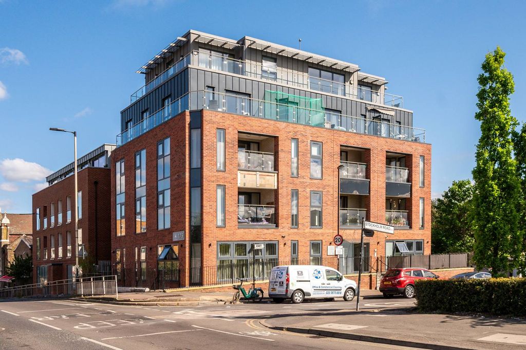 Property photo 3 of 8