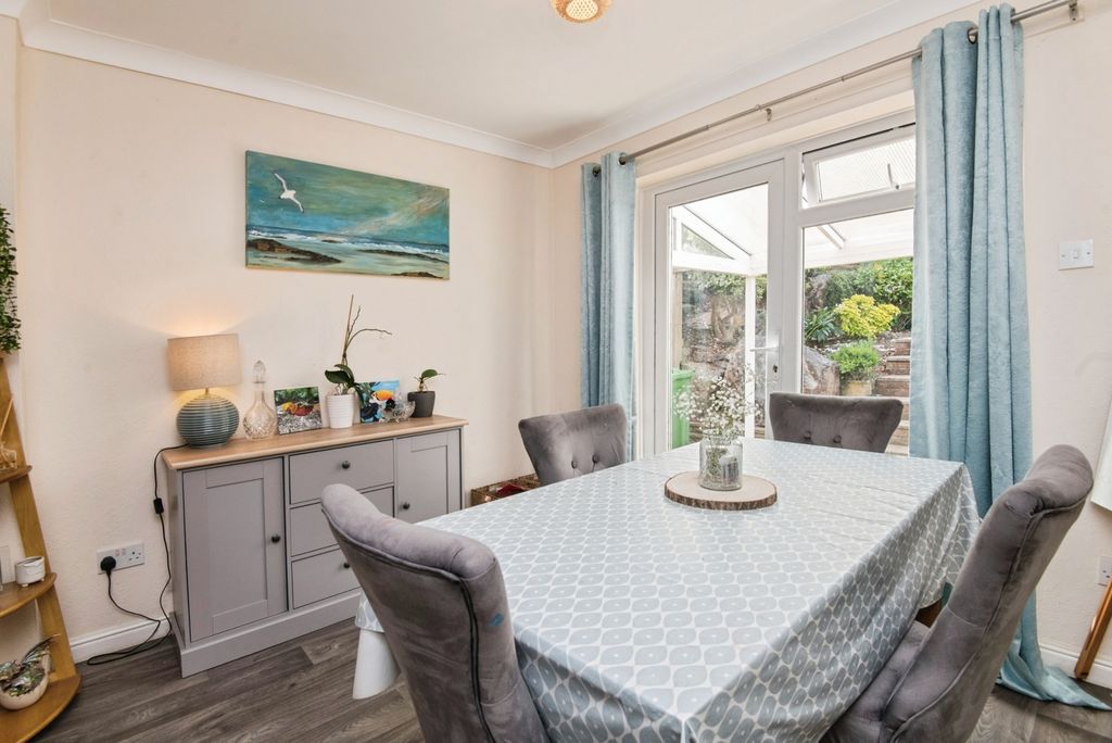 Property photo 3 of 17 Photo