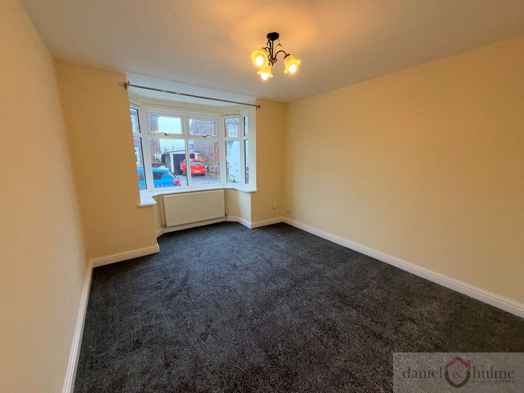 Property photo 3 of 23 Lounge