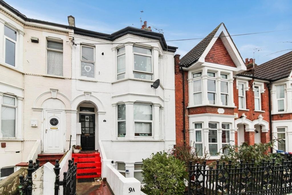 Property photo 1 of 11 Front