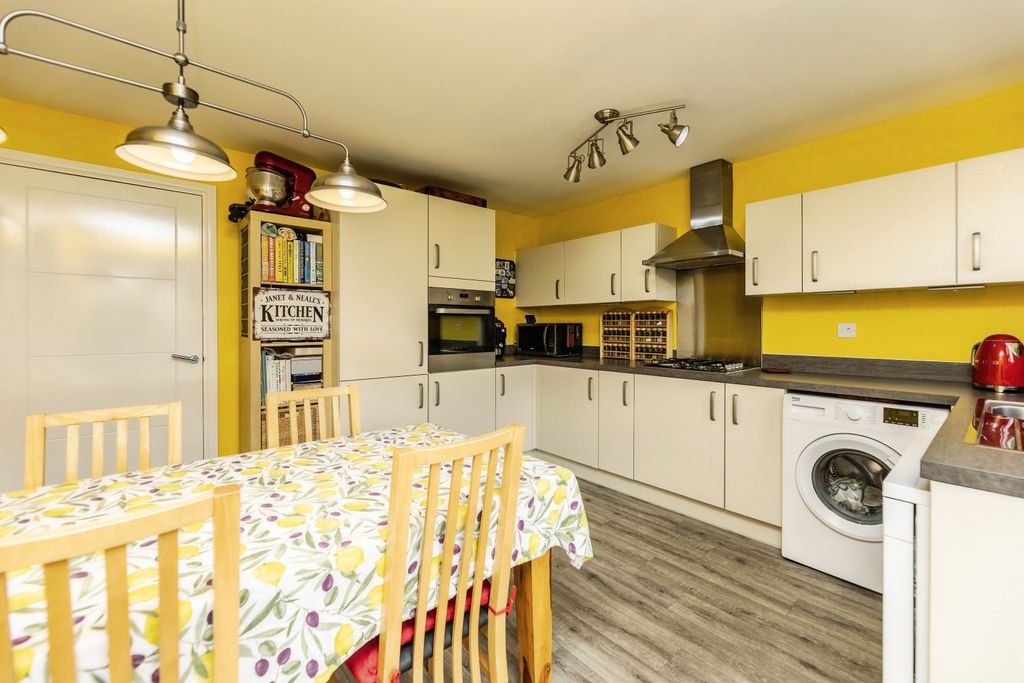 Property photo 2 of 23