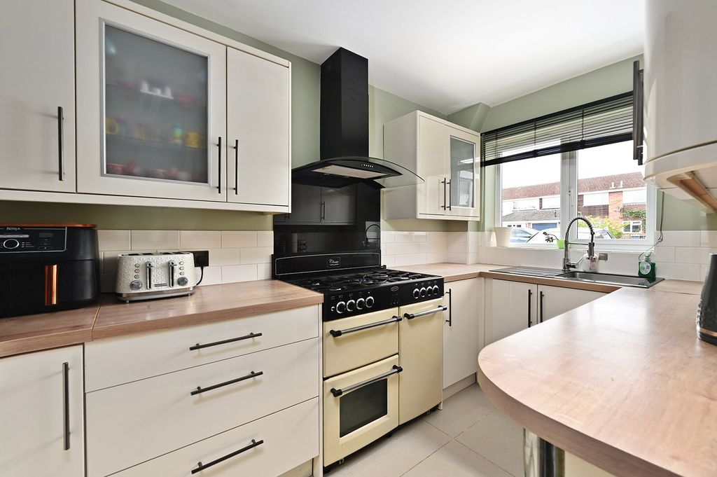 Property photo 3 of 8 4 Binstead Drive (1)