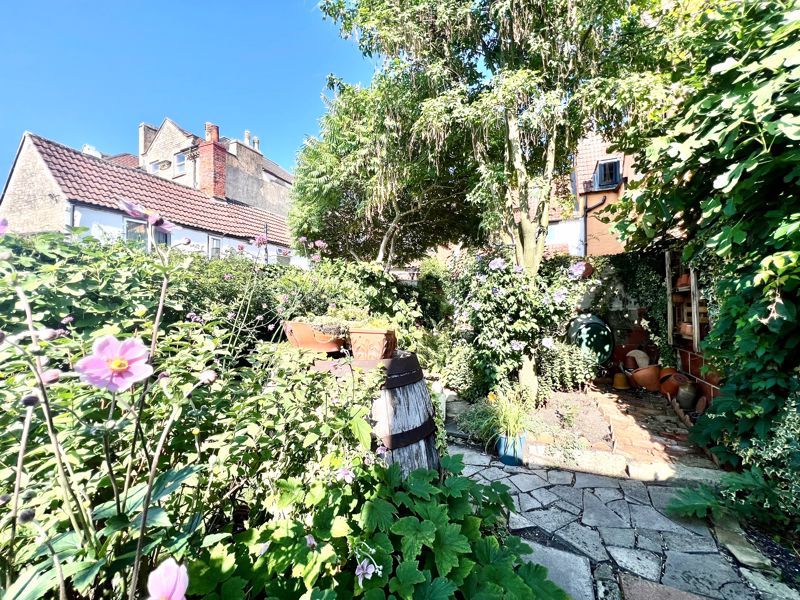 Property photo 2 of 32 Garden