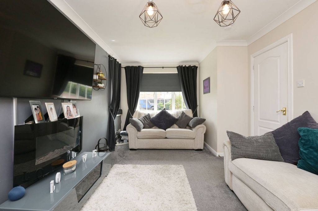 Property photo 2 of 30
