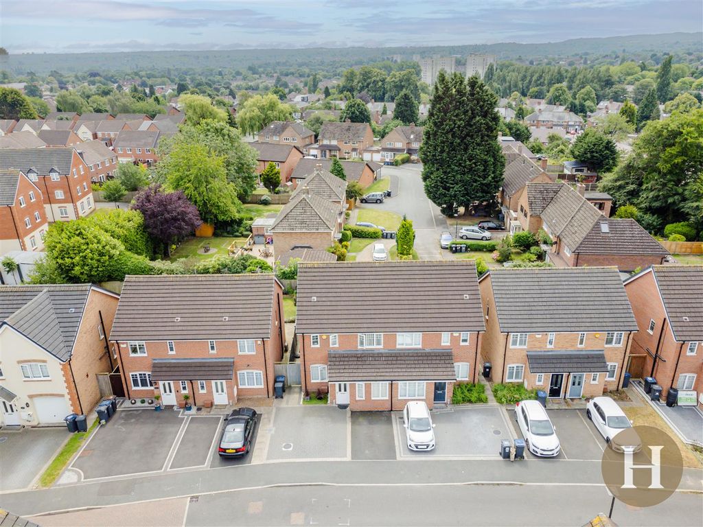 Property photo 1 of 29 Hadleigh Estate Agents-40.Jpg