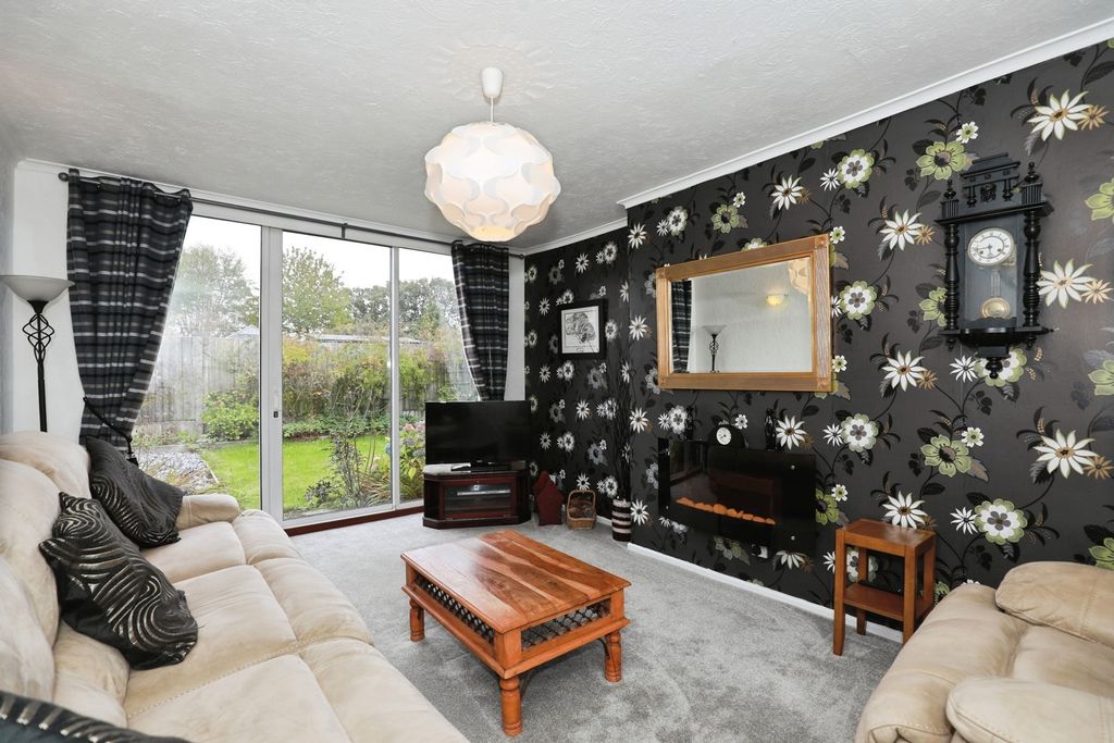 Property photo 3 of 17 Photo