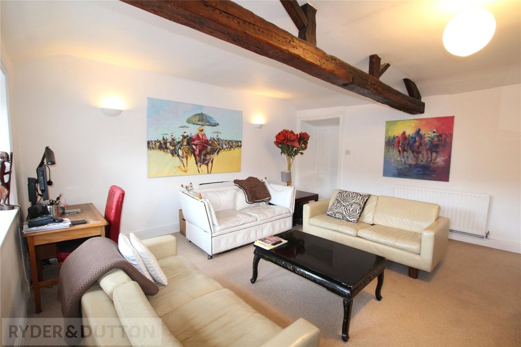 Property photo 2 of 16 Lounge