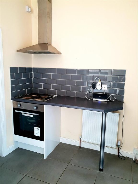 Property photo 3 of 6 Kitchen