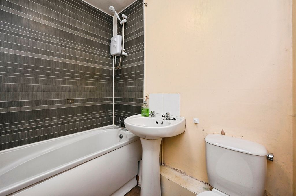 Property photo 2 of 16 Pbox-Img.Jpg