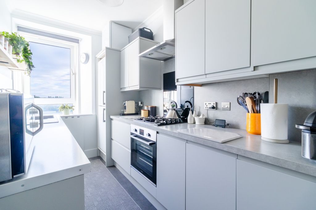 Property photo 2 of 27 Kitchen