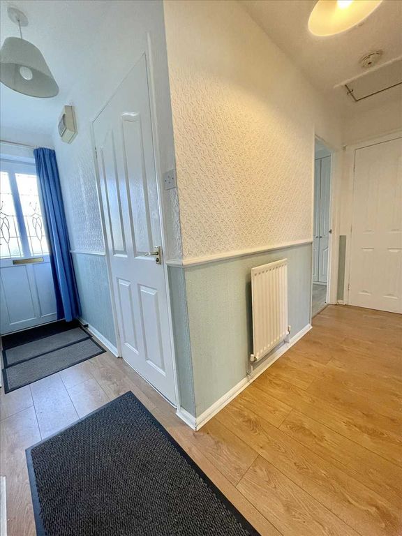 Property photo 2 of 9 L-Shaped Entrance Hall