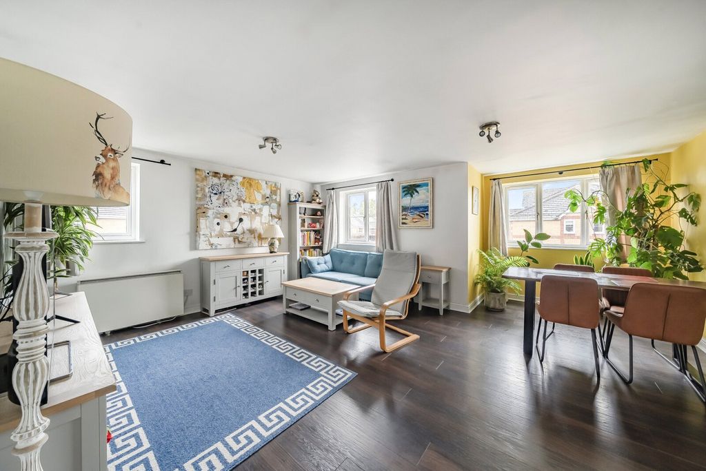 Property photo 1 of 12 Lounge