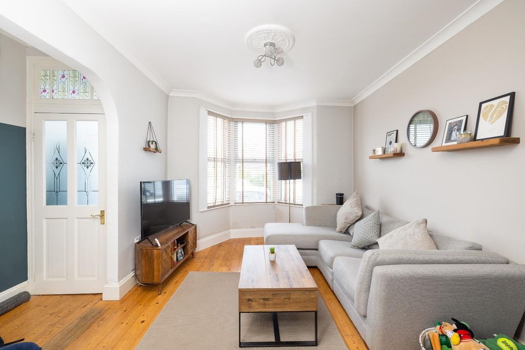 Property photo 3 of 26 Char6301.Jpg