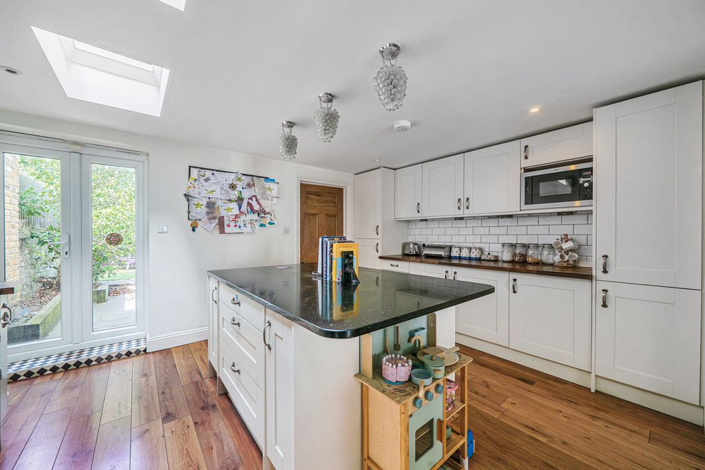Property photo 2 of 18 1488709-27-6A50d0...