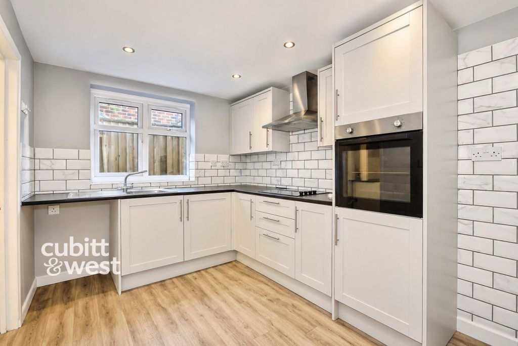 Property photo 2 of 15 d6E6d058-File_000...