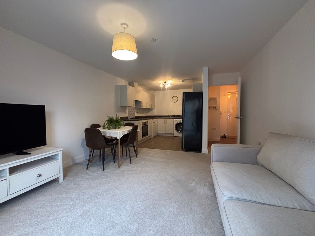 Property photo 2 of 8