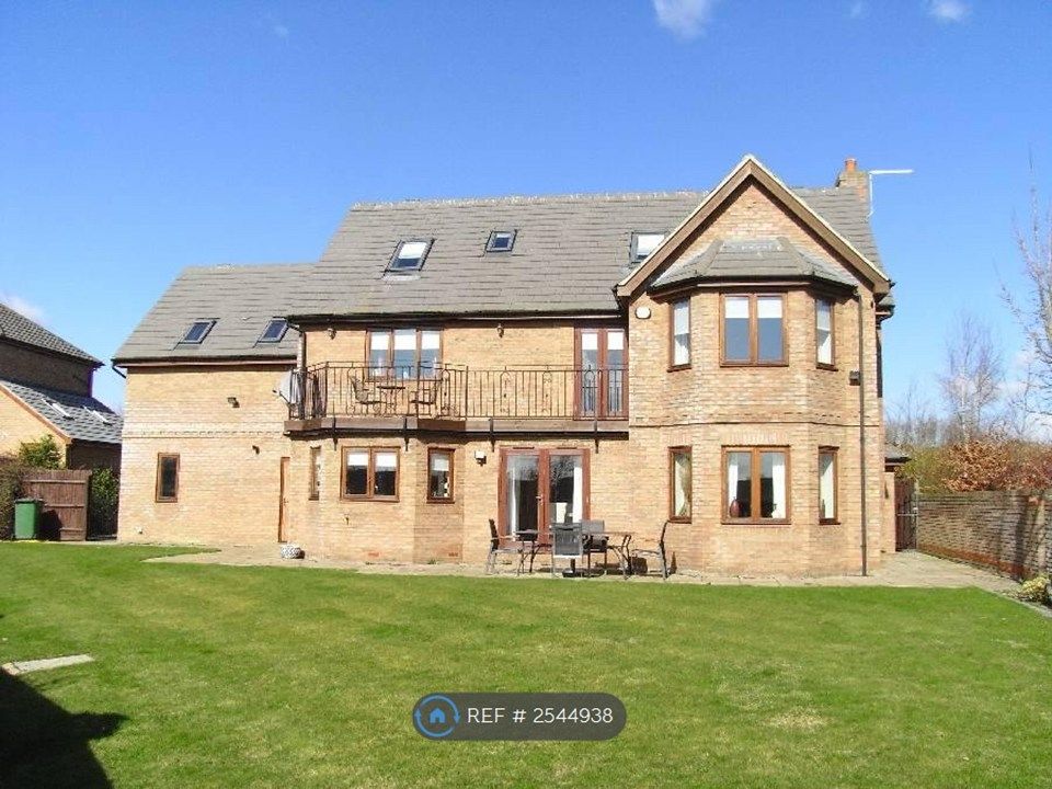 Property photo 2 of 17