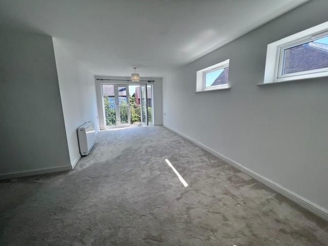 Property photo 3 of 7 Lounge.Jpg