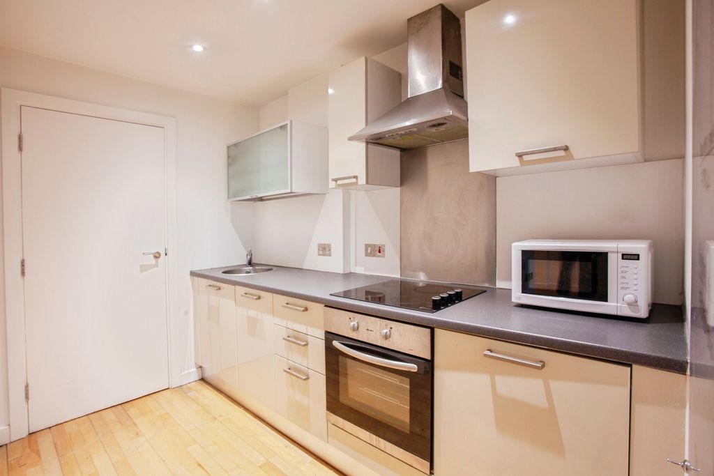 Property photo 3 of 17 Kitchen