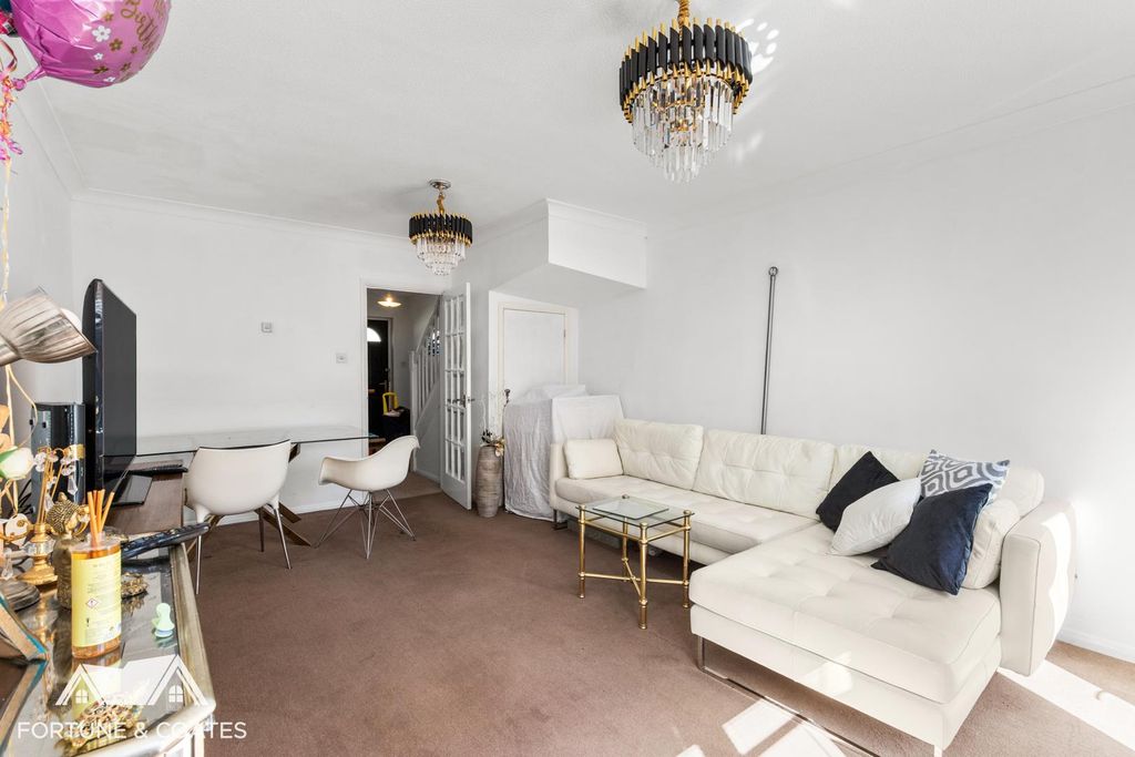 Property photo 3 of 17 Standrewsmeadow_2.Jpg